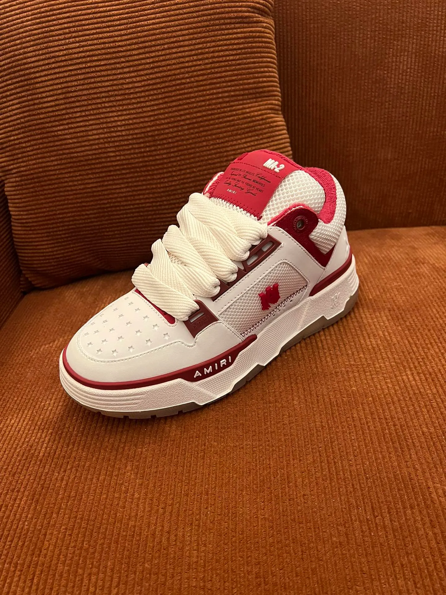 p620💰Men's shoes Amiri Emile's 2023 spring and summer new MA-1 bread shoes, couple models, casual sports shoes, sneakers Amiri gave up the rock punk style in the new season and used a large number of unsaturated colors, Morandi tones, whether you see or wear them, it will make people very happy. The large tongue of the bread shoes continues, shortens the length of the shoe body, thickens the midsole, and the toe part is more rounded. Amiri's brand letters and MA logo appear on the side of the shoe. Fabric: Original customized imported first-layer cowhide + mesh. Lining: Original customized breathable towel lining. Outsole. Foam combination material. Bottom thickness: 4CM. Size: Men's 39-45